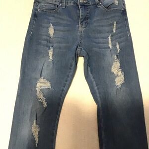 Distressed skinny jeans